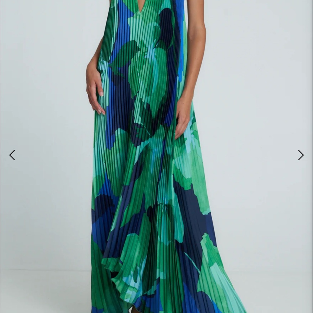 L’IDÉE Opera Gown - Capri Green (Elegant Green and Blue Pleated Maxi Dress)